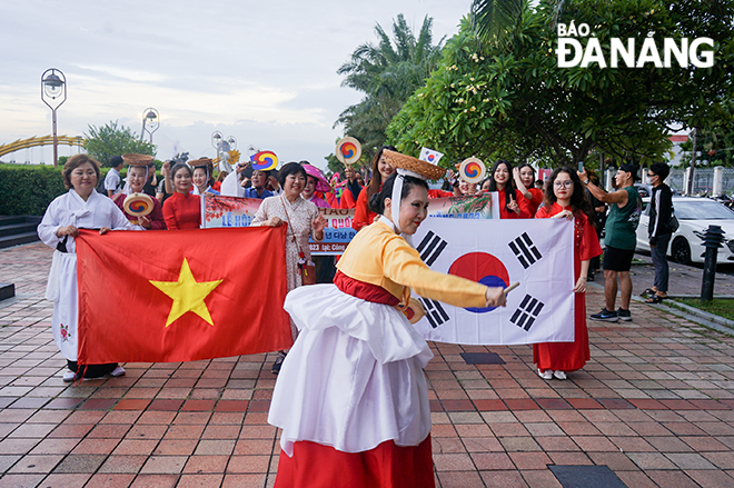 Chương trình diễu hành và trình diễn nghệ thuật do Hiệp hội Giao lưu Văn hóa Hàn Quốc (KCEA) thực hiện nhằm chào mừng Lễ hội Việt Nam – Hàn Quốc thành phố Đà Nẵng 2023 sẽ chính thức diễn ra từ 7-9 đến 9-9.