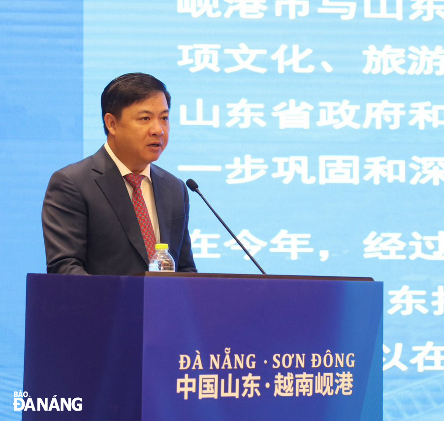 Phó Bí thư Thường trực Thành ủy Lương Nguyễn Minh Triết phát biểu tại hội nghị xúc tiến đầu tư, thương mại du lịch Đà Nẵng - Sơn Đông.
