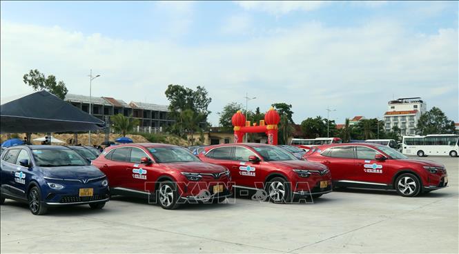 Xe taxi chạy bằng điện tại Hội An. Ảnh minh họa: TTXVN