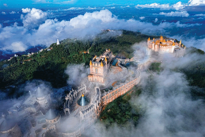 “Điểm nghỉ dưỡng Bà Nà ở vùng đất Tourane - một đối trọng của Đà Lạt ở cao nguyên Lang-Bian”. Ảnh: GIA PHÚC