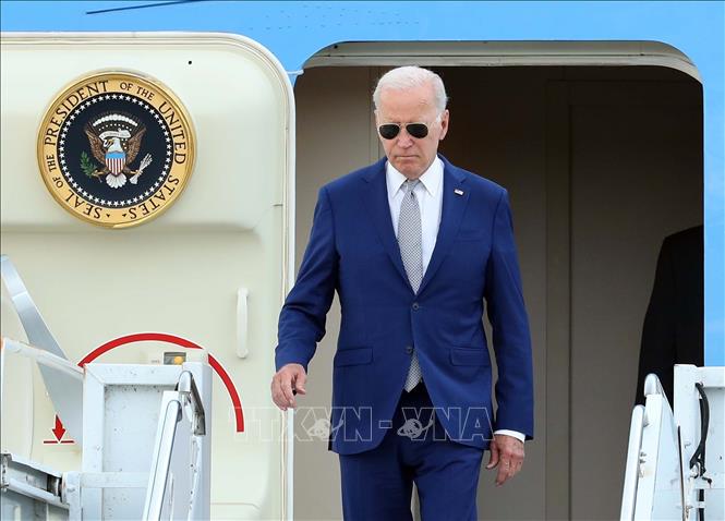 Tổng thống Hoa Kỳ Joe Biden đến sân bay quốc tế Nội Bài. Ảnh: An Đăng/TTXVN