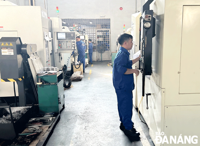 The city's industrial production index in August increased by 3.4% compared to the previous month. IN PHOTO: Workers are seen working at the Huynh Duc Production - Trading and Services Company Limited. Photo: MAI QUE