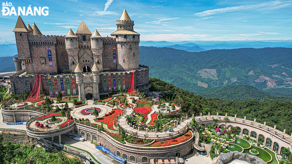 With many unique and attractive products, the Sun World Ba Na Hills Tourist Area in Da Nang has been becoming one of the most popular tourist attractions in Viet Nam.