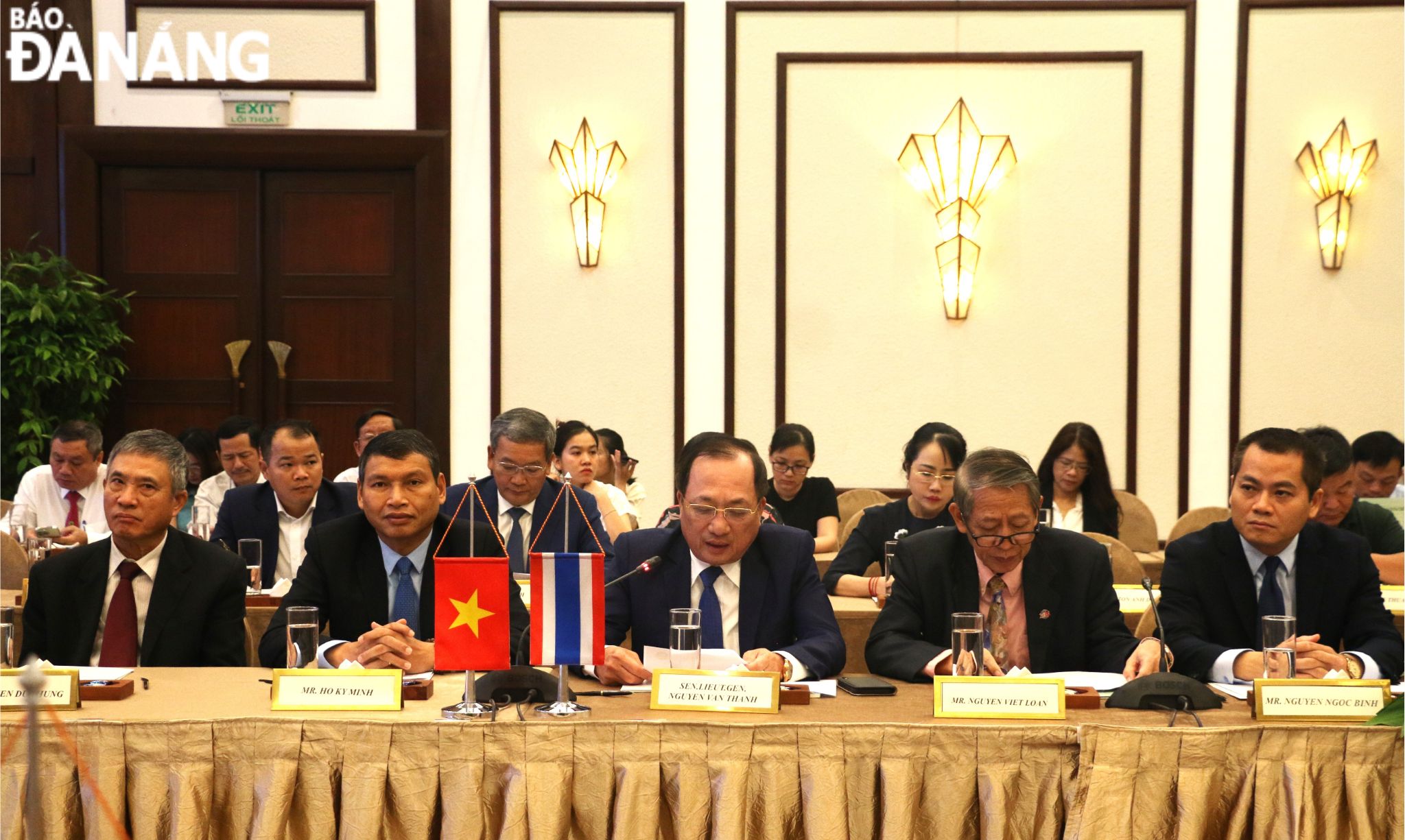 Senior Lieutenant General Nguyen Van Thanh, Chairman of the Central Committee of the Viet Nam-Thailand Friendship Association (center) speaks at the opening ceremony of the 12th joint meeting between the Viet Nam-Thailand Friendship Association and Thailand-Viet Nam Friendship Association. Photo: T.PHUONG