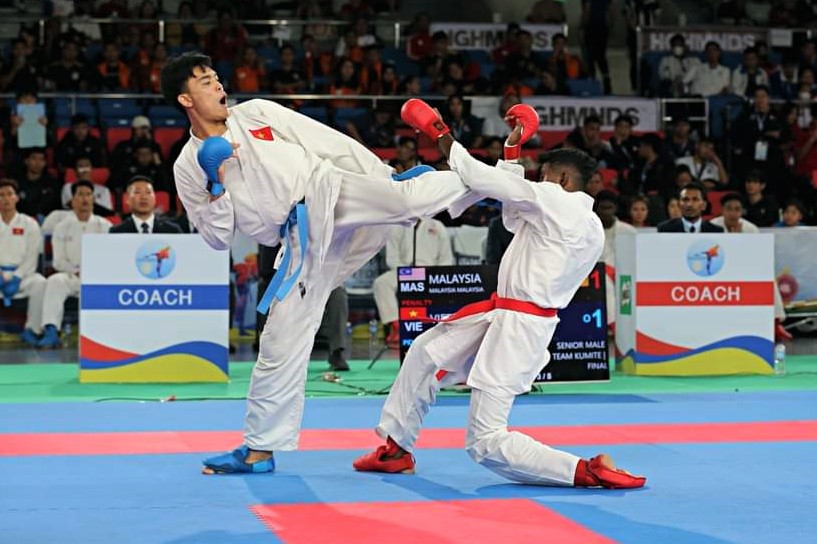 Tran Le Tan Dat (left) is the high hope of the city's sports sector at ASIAD 19 in Karate category. Photo: P.N