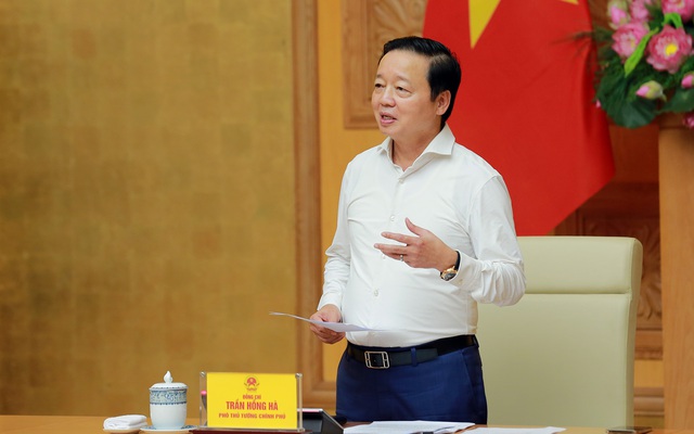 Phó Thủ tướng Trần Hồng Hà yêu cầu rà soát lại toàn bộ hệ thống quản lý an toàn thực phẩm trong tất cả các khâu, từ sản xuất đến tiêu dùng Ảnh: VGP/Minh Khôi