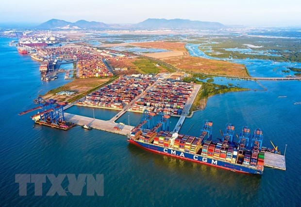 A container ship docks at Gemalink International Port in the southern province of Ba Ria-Vung Tau. (Photo: VNA)