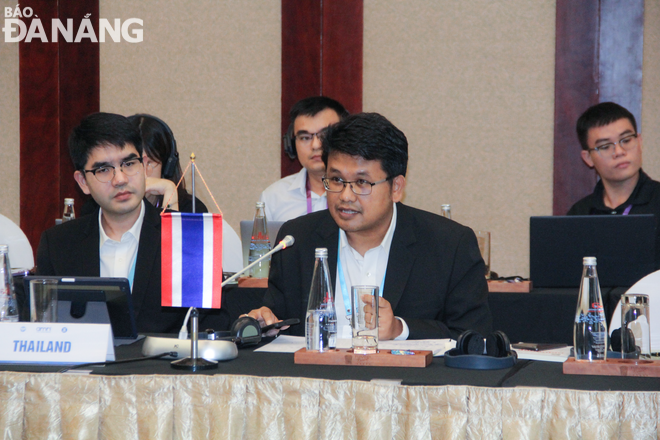 Ông Bhagavad Prompen, đại diện truyền thông của Ban Quan hệ công chúng,  Văn phòng Thủ tưởng Thái Lan chia sẻ tại hội thảo. Ảnh: M.Q