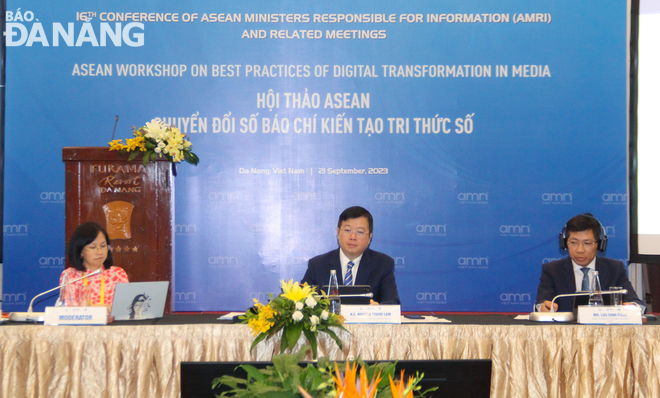  Vietnamese Deputy Minister of Information and Communications Nguyen Thanh Lam chairs the workshop on the best practices of digital transformation in media, Da Nang, September 21. 2023. Photo: MAI QUE