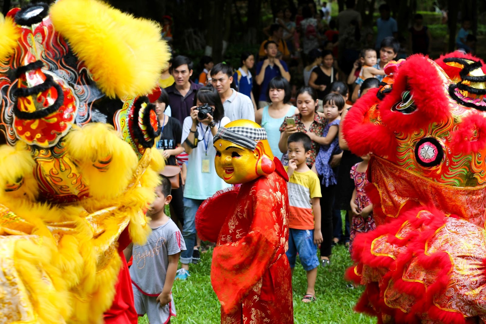 Hoạt động hoạt náo truyền thống trong lễ hội “Rước đèn đêm trăng