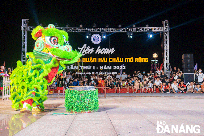 The first Open Lion and Dragon Dance Festival 2023 attracts thousands of people, especially children citywide. Photo: MAI QUANG HIEN