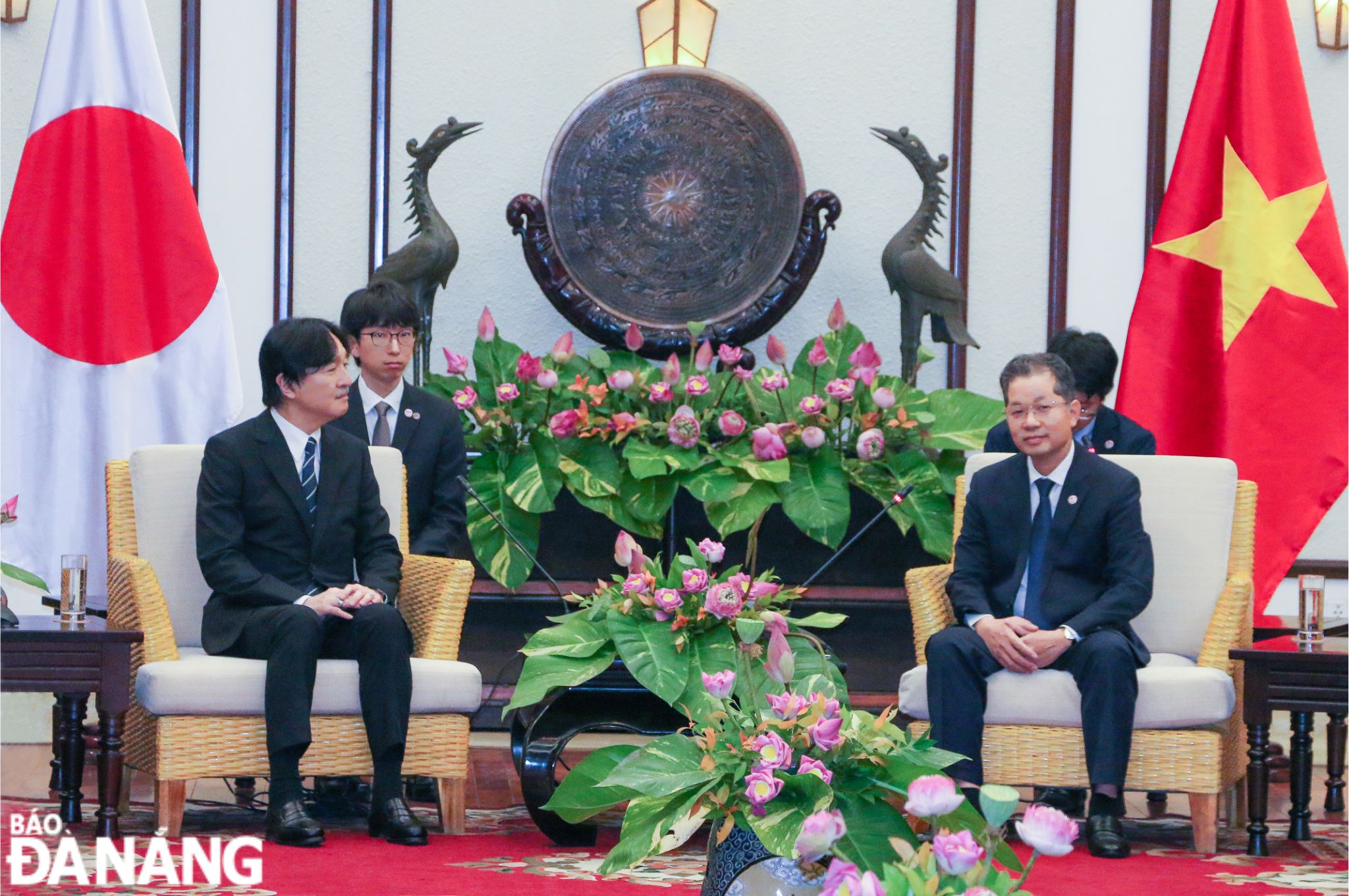 Da Nang Party Committee Secretary Nguyen Van Quang (right) hosts the reception for Japanese Crown Prince Akishino and Princess Kawashima Kiko during their visit to the city. Photo: T.PHUONG