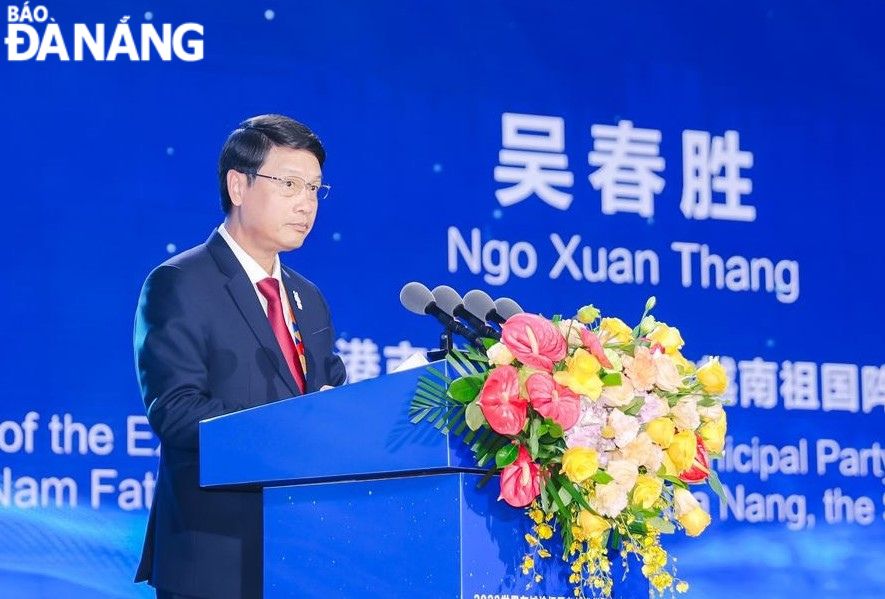 Chairman of the Da Nang Fatherland Front Committee Ngo Xuan Thang speaking at the 2023 World Sister Cities Forum in China’s Shandong Province. Photo: P.V