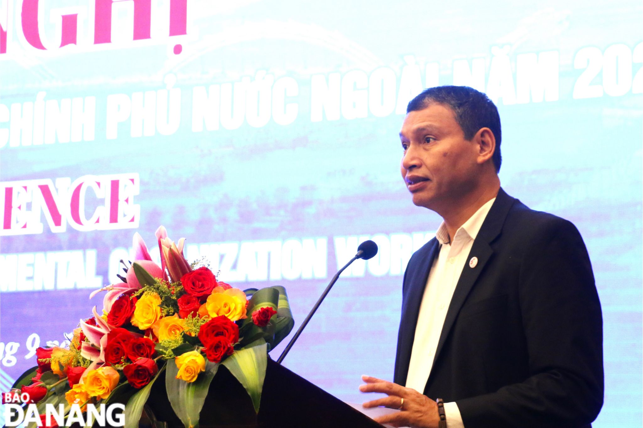 Vice Chairman of the Da Nang People's Committee Ho Ky Minh delivering a concluding speech at the meeting. Photo: T.PHUONG