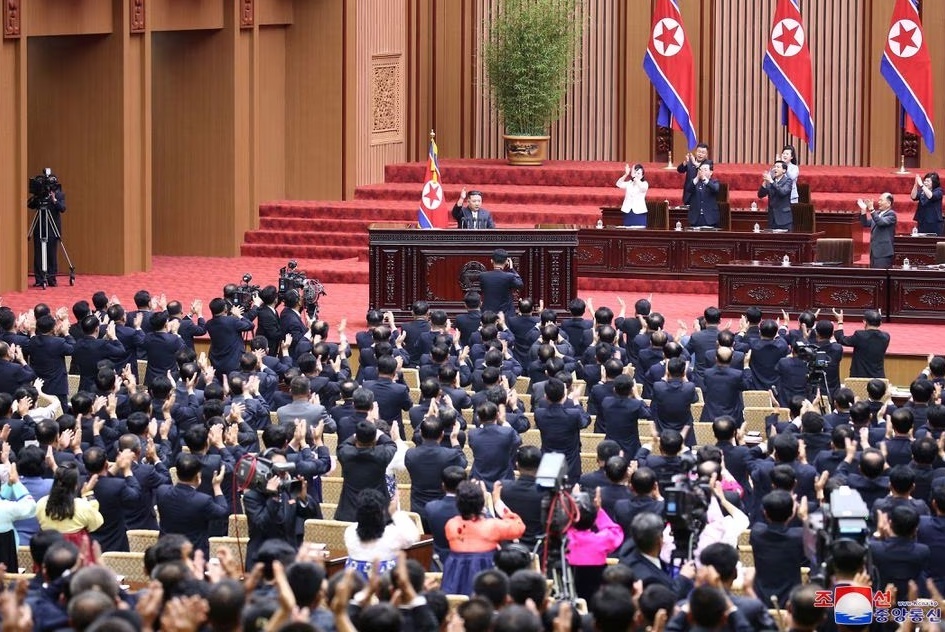 Nhà lãnh đạo Triều Tiên Kim Jong-un và các quan chức tham dự kỳ họp lần thứ 9 Hội đồng Nhân dân tối cao khóa XIV tại Bình Nhưỡng. Ảnh: AFP