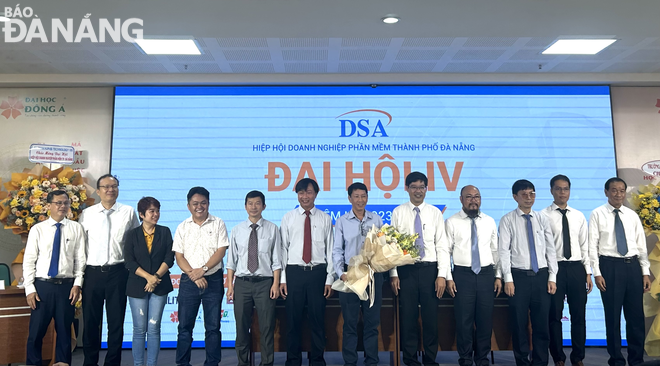 The Executive Committee of the Da Nang Software Association for the 2023-20238 term. Photo: M.Q