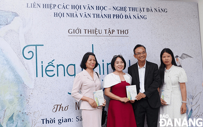 Giới thiệu tập thơ 'Tiếng chim xanh biếc' của nhà thơ Nguyễn Nho Khiêm