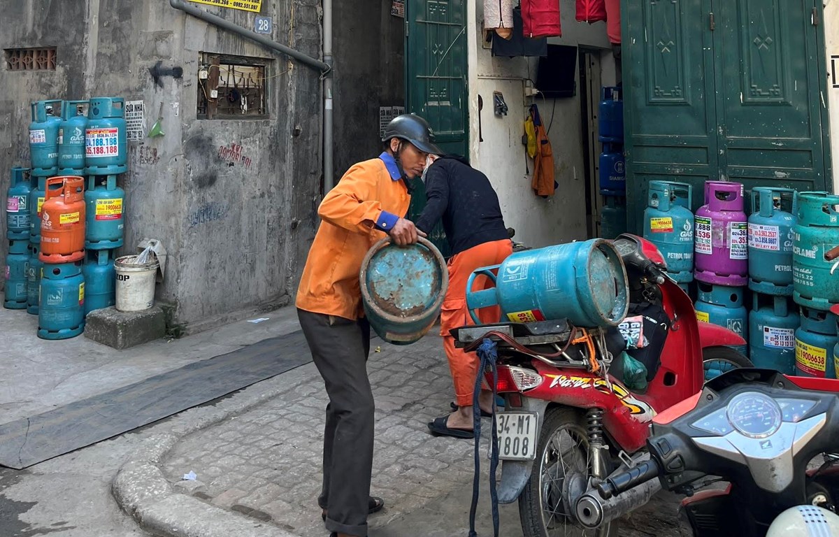 Giá gas tăng tháng thứ ba liên tiếp. (Ảnh minh họa: Vietnam+)