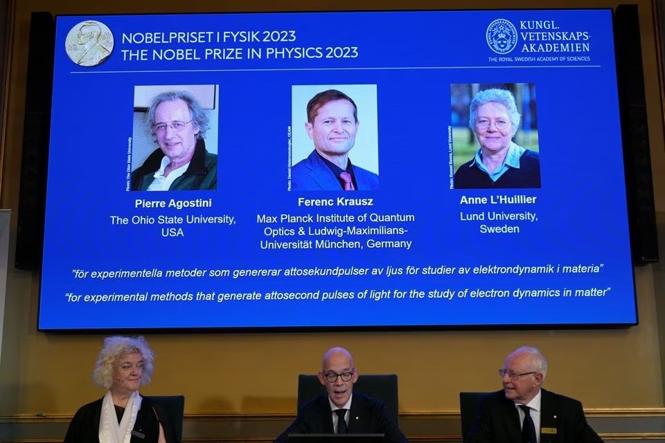 Ba chủ nhân của giải Nobel Vật lý năm 2023. Ảnh: Nobel Prize