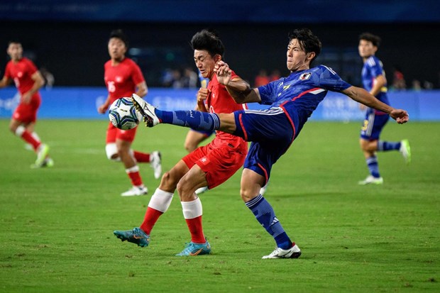 Nhật Bản (áo xanh) đã đánh bại Hong Kong để vào chung kết môn Bóng đá Nam ASIAD 19. (Nguồn: AFP)