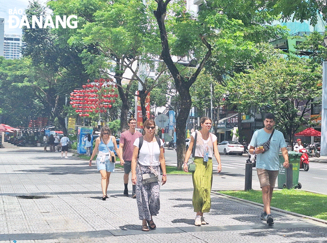 Da Nang's tourism sector recorded an impressive growth compared to over the same period last year. IN PHOTO: Tourists from the Resorts World One cruise ship going for a stroll on a local street. Photo: THU HA