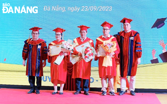 Masters degree graduates received their diplomas at the Commencement Ceremony at the Da Nang University of Science and Technology in September 2023. Photo: HOANG NHUNG