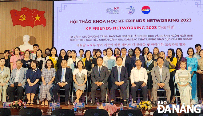 Delegates pose for souvenir photos at the conference. Photo: NGOC HA