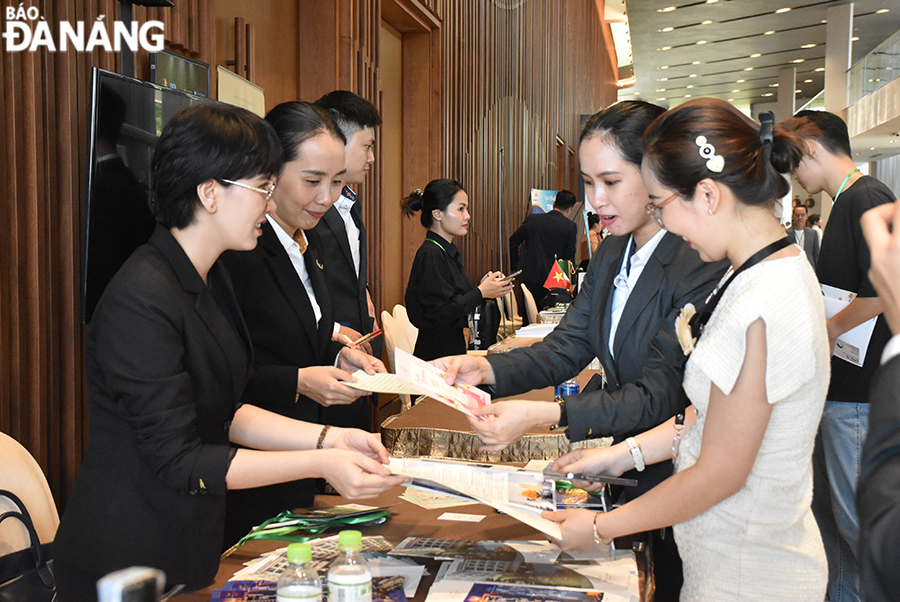 Within the framework of the programme, tourism businesses have the opportunity to meet, exchange and connect each other. Photo: THU HA