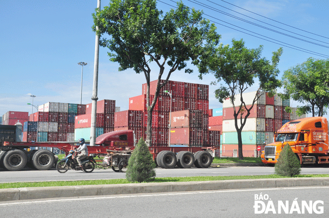 A corner of a container warehouse on the way to the Tien Sa Port. Photo: THANH LAN