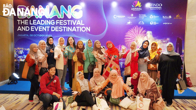 Regular promotion activities provide the opportunity for tourism firms to meet and connect with customers in the future. IN PHOTO: Tourism businesses of Da Nang and Indonesia at the Da Nang tourism promotion programme in Indonesia. Photo: THU HA