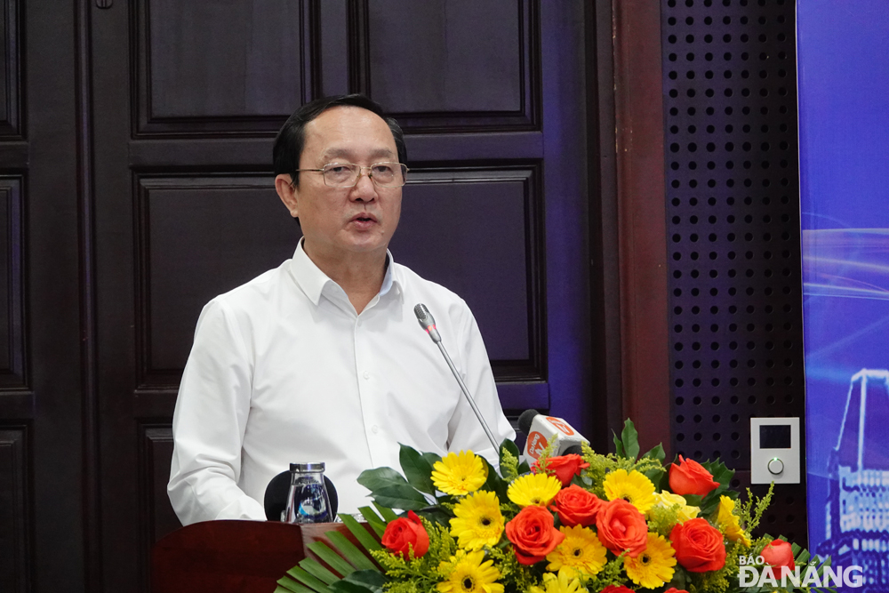 Minister of Science and Technology Huynh Thanh Dat speaking at the seminar. Photo: HOANG HIEP