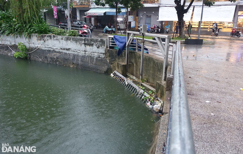 Hồ Thạc Gián đang được vận hành phối hợp liên hồ và thủy triều thấp nên đường Hàm Nghi chưa bị ngập.