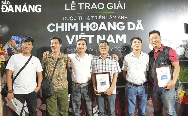 From right are Da Nang's photographers Huynh Van Truyen, Phan Van Phu, Ho Khac Luan, Nguyen Ngoc Vinh, Bui Van Tuan, Truong Huynh Son. 