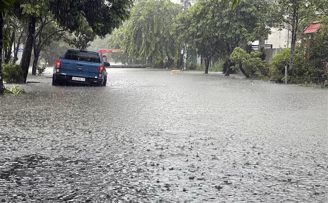 Mưa to gây ngập úng cục bộ một số khu dân cư tập trung tại thành phố Tam Kỳ, tỉnh Quảng Nam. (Ảnh Trần Tĩnh/TTXVN)