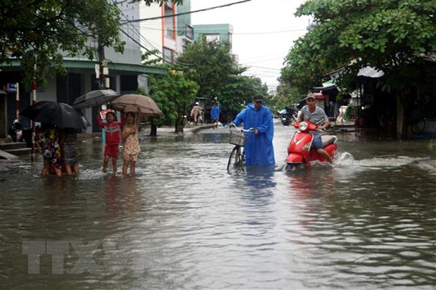 Heavy rain caused flash flooding and water accumulation on on some roads in Tam Ky City, Quang Nam Province. (Photo: VNA)