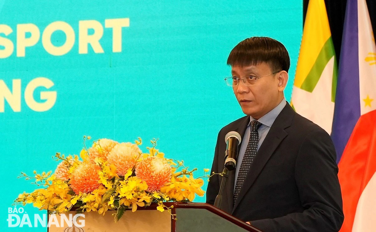 Director of the Viet Nam Maritime Administration Le Do Muoi speaking at the event