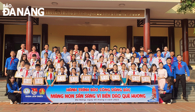 Quận Đoàn Liên Chiểu tổ chức về nguồn Khu di tích căn cứ lõm cách mạng B1 Hồng Phước cho các em học sinh. Ảnh: H.T.V