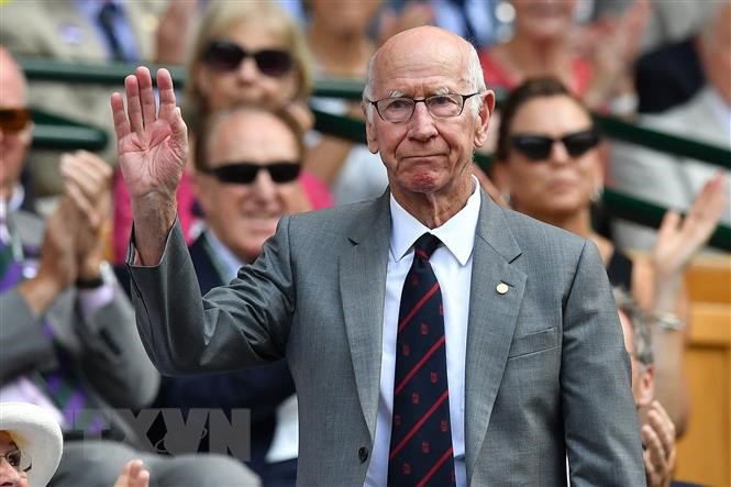 Ông Bobby Charlton theo dõi trận đấu quần vợt tại Giải Wimbledon ở London, Anh, ngày 7-7-2018. (Ảnh: AFP/TTXVN)