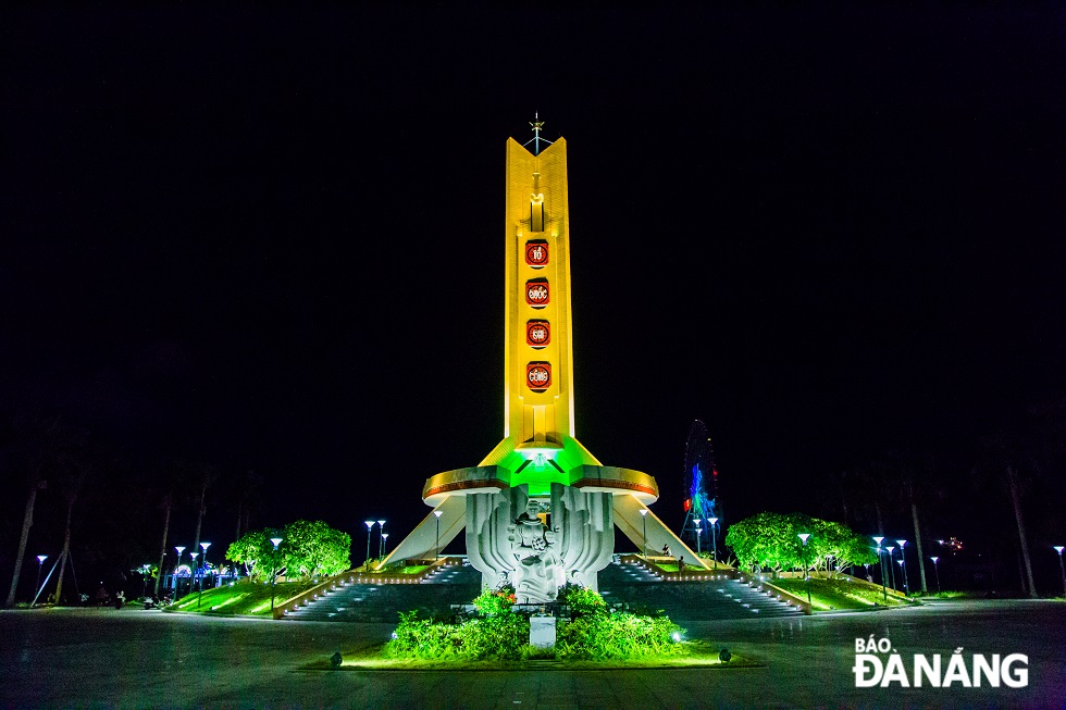 The sparkling beauty of the Peace Monument at night