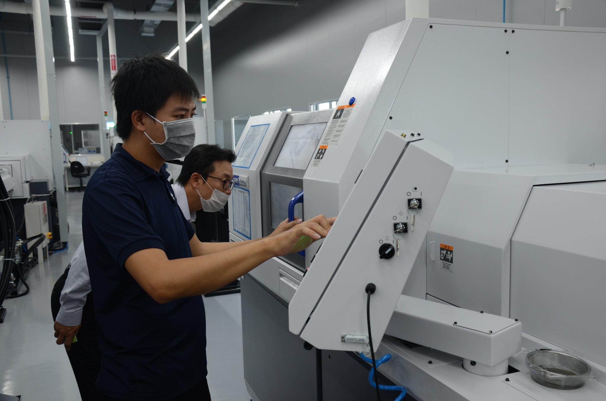 Workers are at work at the ICT Vina Company Limited located in the Da Nang Hi-tech Park, Hoa Vang District, Da Nang. Photo: M.Q