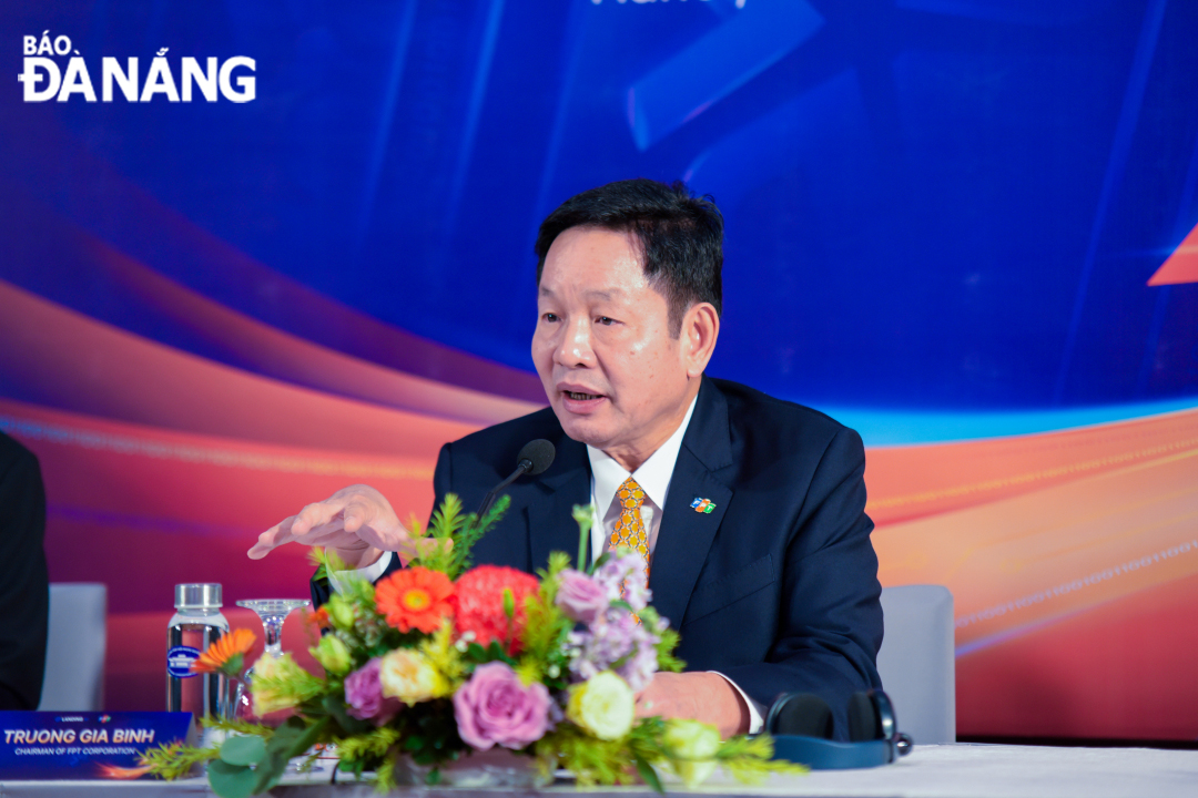 Chairman of the Board of Directors of  FPT Truong Gia Binh shares about cooperation with Landing AI Company. Photo: G.P