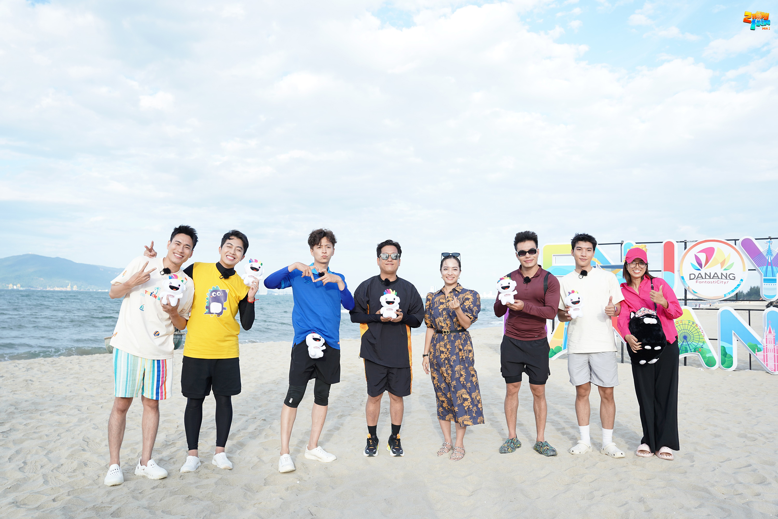 Artists participating in a reality show recorded at Da Nang Beach. Photo: the Da Nang Tourism Promotion Centre