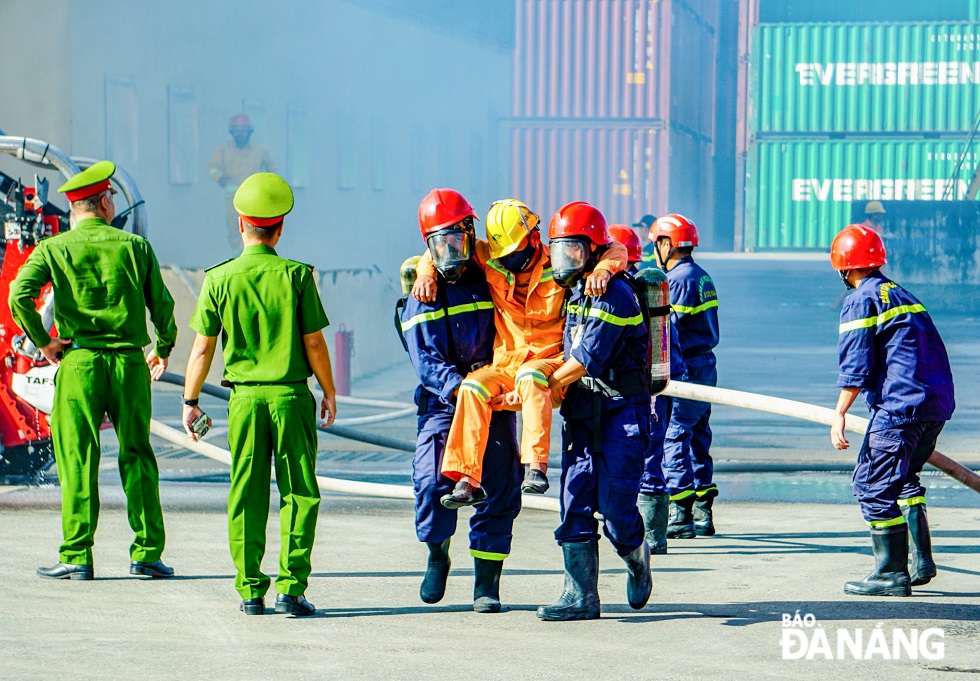 The rescue team quickly move a victim to the first aid venue