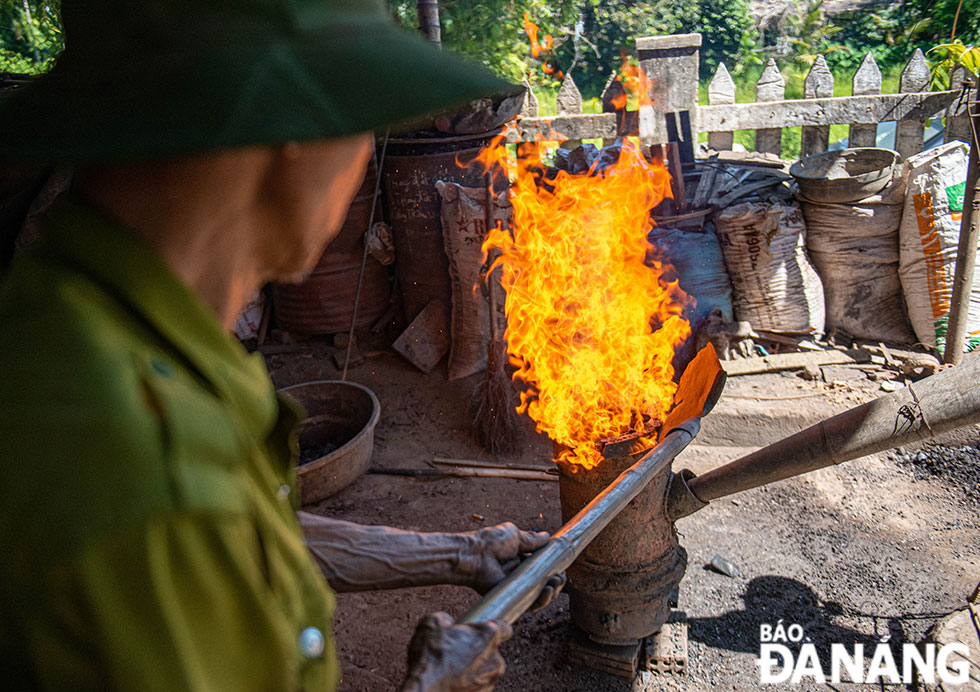 Putting bronze into the mold to melt