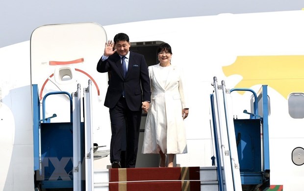 Tổng thống Mông Cổ đến Hà Nội, bắt đầu thăm cấp Nhà nước tới Việt Nam