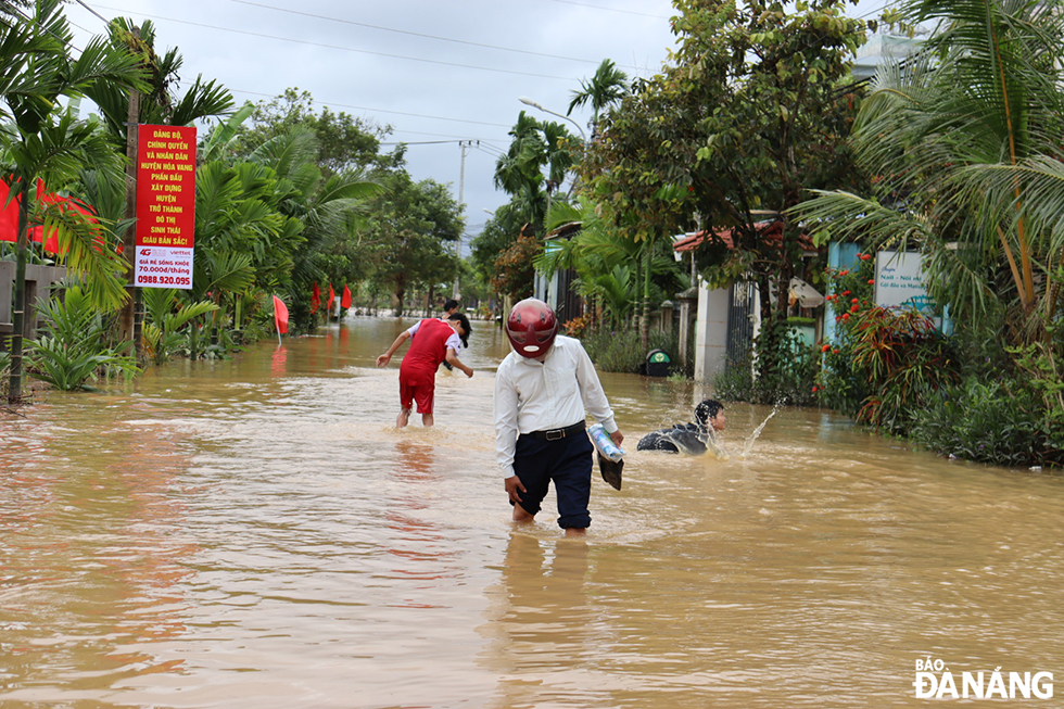 Mưa lớn làm ngập một số vùng trũng, thấp của huyện Hòa Vang