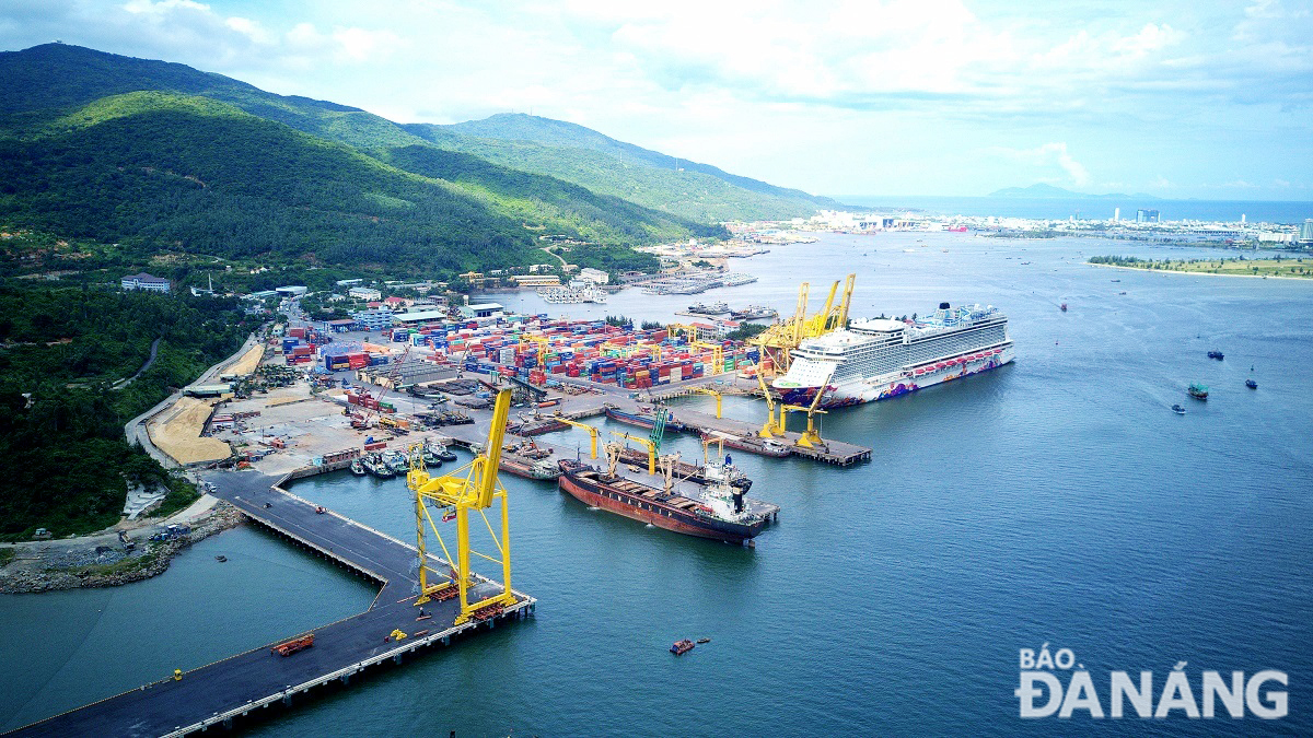 The Ministry of Transport has just allowed three wharves at the Tien Sa Port to receive container ships. Photo: THANH LAN