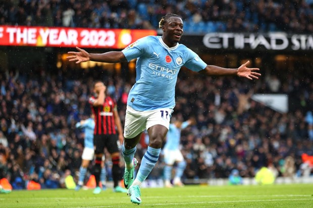 Doku tỏa sáng giúp Man City leo lên ngôi đầu Premier League. (Nguồn: Getty Images)