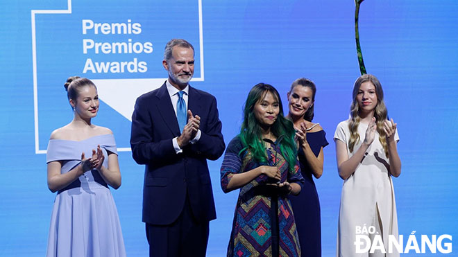 Wildlife conservationist Trang Nguyen (middle) receiving her Princess of Girona Foundation International Award (FPdGi) from members of the Spanish Royal Family at a ceremony in Barcelona, Spain in July 2022.