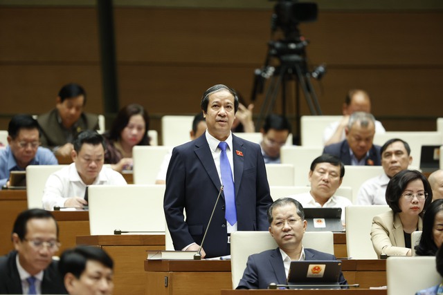 Bộ trưởng Nguyễn Kim Sơn trả lời chất vấn - Ảnh: VGP/Nhật Bắc